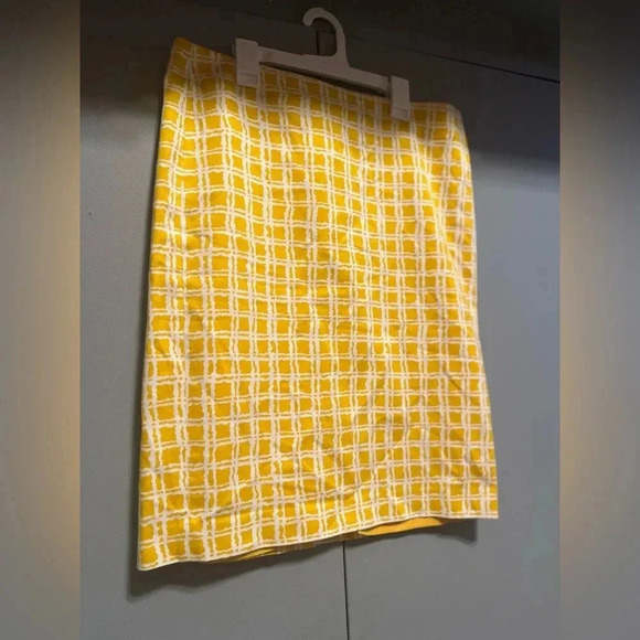 TALBOTS - Yellow & White Plaid Skirt (size 10) - Picture 3 of 8